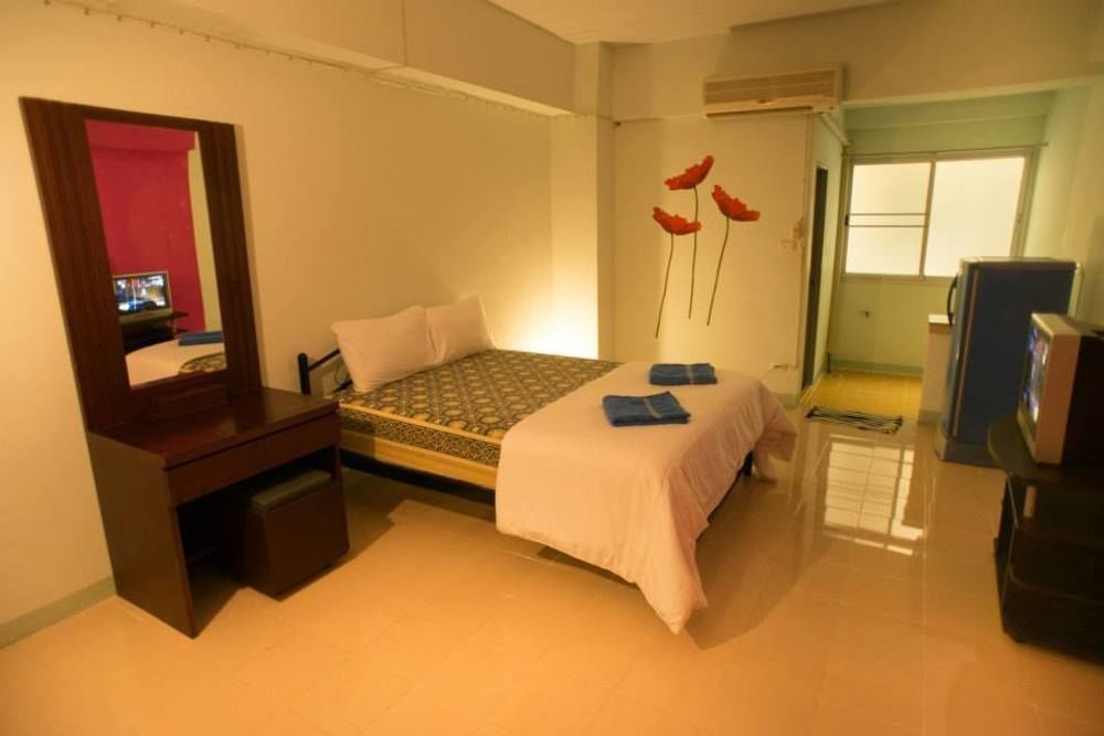 The Grand Raewadee Aparthotel Nonthaburi Bagian luar foto